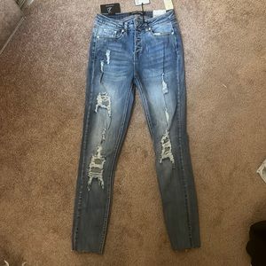 Almost famous highrise skinny jeans *NEW* regular sz 3